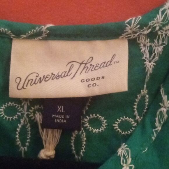 UNIVERSAL THREAD GOODS CO. WOMEN'S TOP - Picture 3 of 4